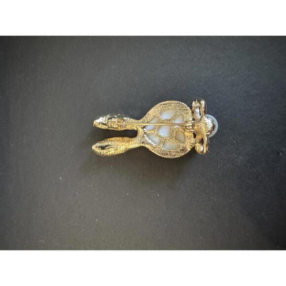 Cute Bunny Brooch with Pearl Accent - Picture 2 of 3